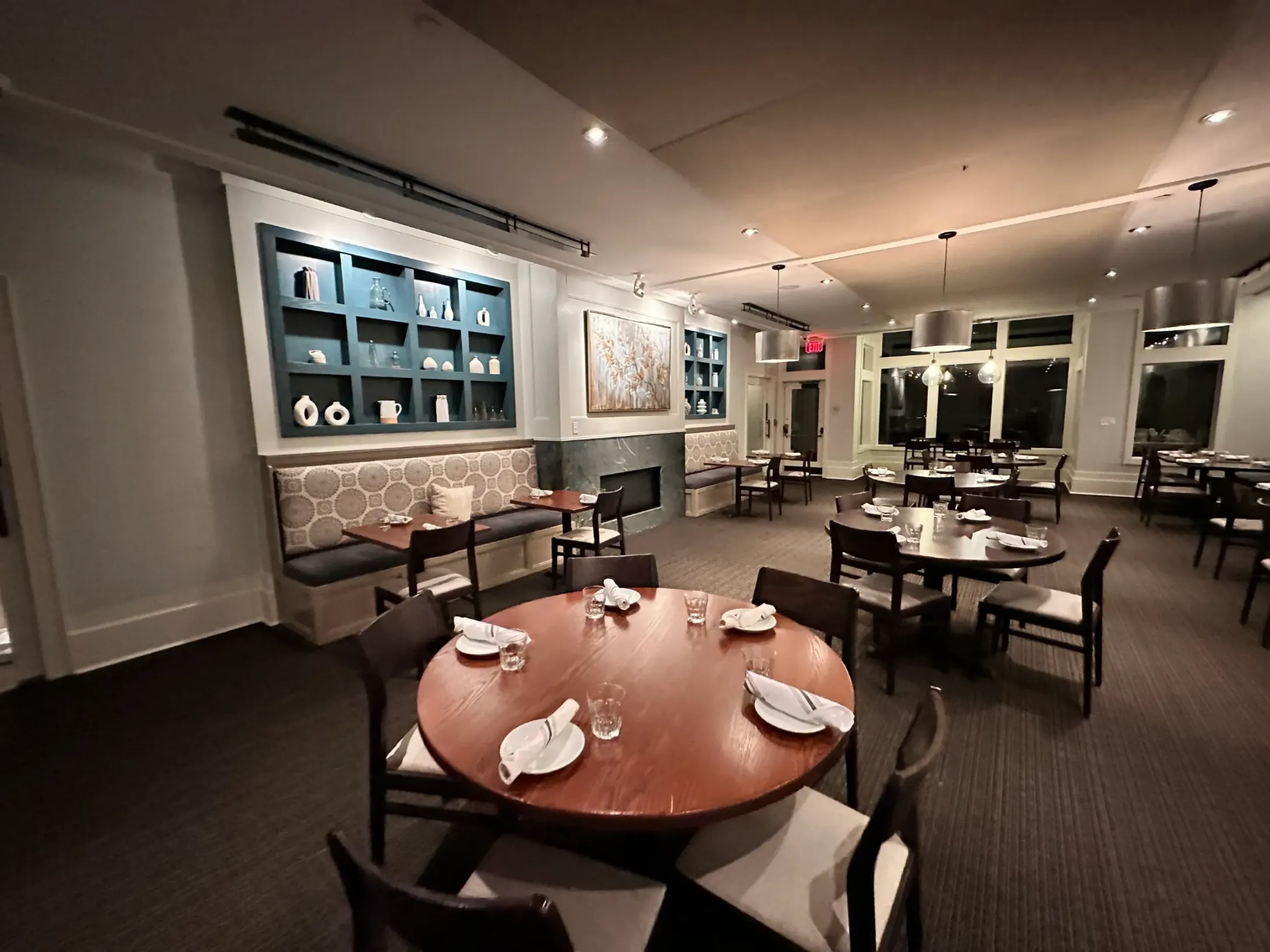 restaurant in Rockville MD professionaly painted grey walls and white ceiling.